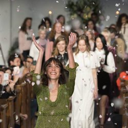 Alexa Chung debuta como diseñadora en Londres