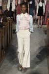 Camisa tricolor de la colección verano 2017 de Alexa Chung presentada en Londres