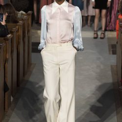 Camisa tricolor de la colección verano 2017 de Alexa Chung presentada en Londres