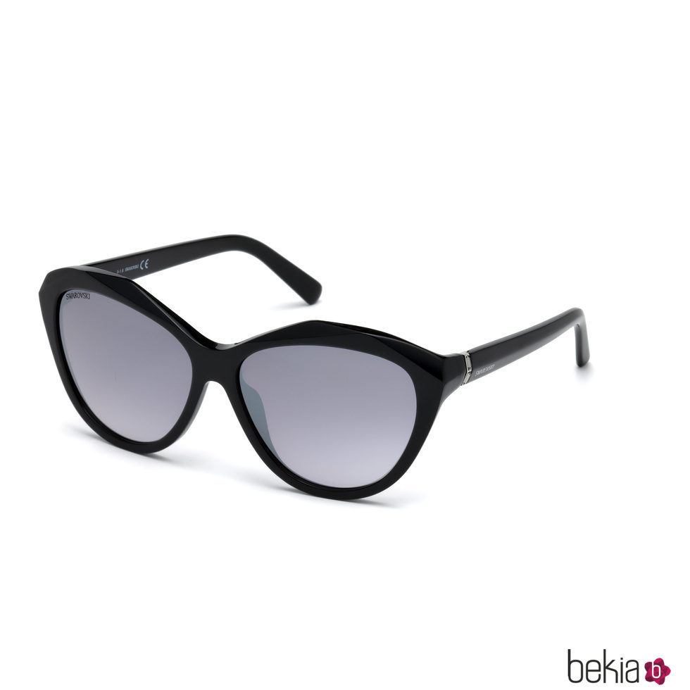 Modelo SK0123-H 01B de la colección Swarovski Eyewear Primavera/Verano 2017.