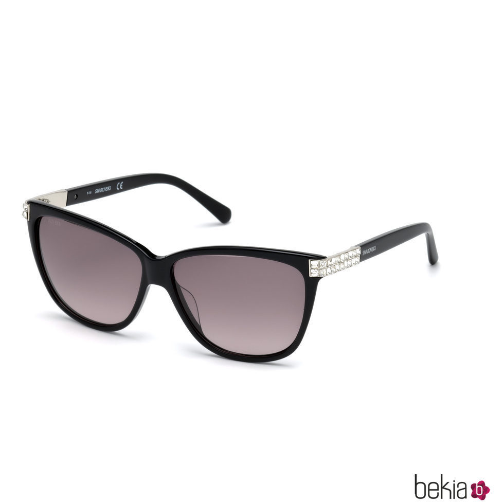 Modelo SK0137-01B de la colección Swarovski Eyewear Primavera/Verano 2017