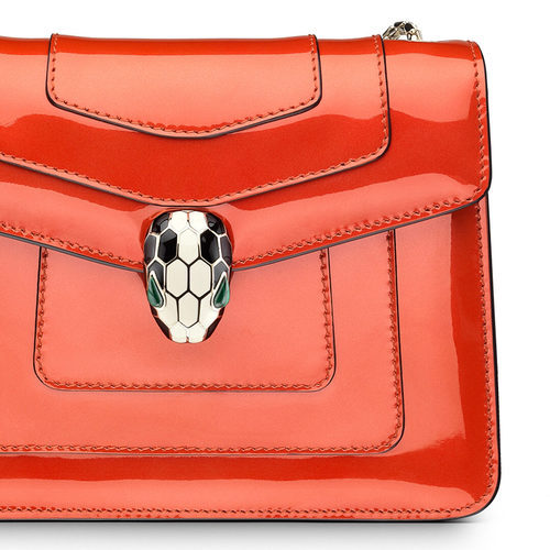 Bolso rojo de la colección 'Serpenti' de Bulgari