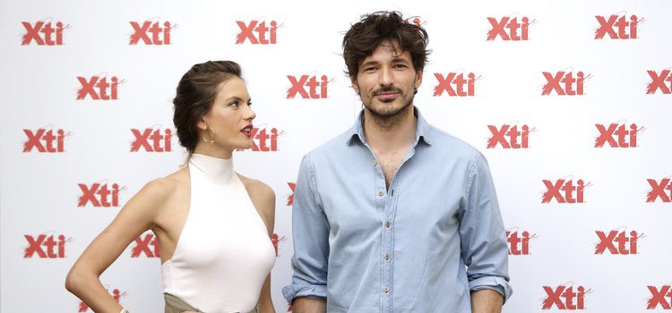 Alessandra Ambrosio y Andrés Velencoso protagonizan la nueva campaña de Xti