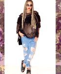 Look casual de Beyoncé con blusa negra