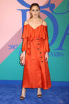 Olivia Palermo con un vestido de Banana Republic