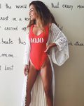 La influencer Joana Duarte con bañador personalizado de Calzedonia