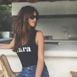 La periodista Sara Carbonero con bañador personalizado de Calzedonia