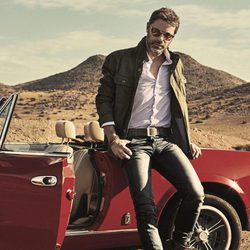 David Ascanio con look informal de la coleccion Mr Musk by Bloomers