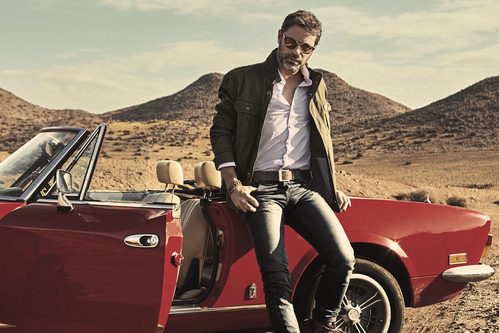 David Ascanio con look informal de la coleccion Mr Musk by Bloomers