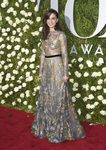 Sara Bareilles con vestido de Naeem Khan en los Tony Awards 2017
