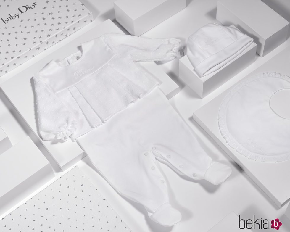Conjunto plumeti bordado de Baby Dior