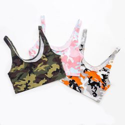 Tops de la nueva colección de camuflaje de Kylie Jenner