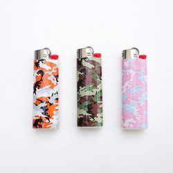 Mecheros de la nueva colección de camuflaje de Kylie Jenner