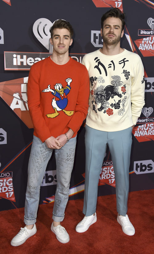 The Chainsmokers en la alfombra roja de los iHeart Radio Music 2017
