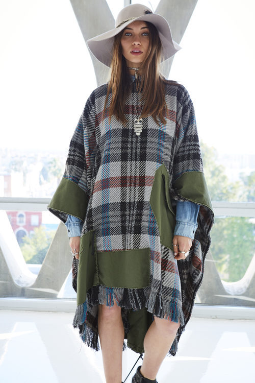 Poncho de la colección 'Rebels & Heroes' Otoño/Invierno 2017/2018 de Replay