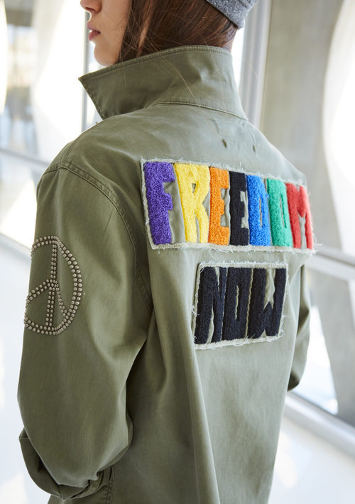 Chaqueta militar con detalle de letras de la colección 'Rebels & Heroes' Otoño/Invierno 2017/2018 de Replay