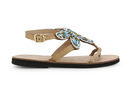 Modelo beige de la colección de sandalias solidarias de Alma en Pena