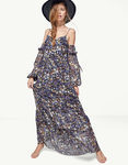 Vestido con hombros al aire e la colección en edición limitada de Stradivarius para Verano 2017