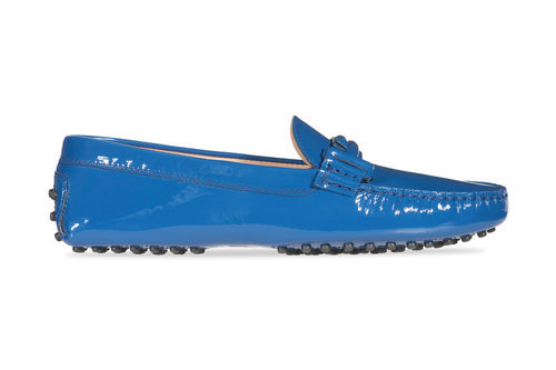 Zapato de charol azul de la colección 'Gommino' de Tod's para verano 2017