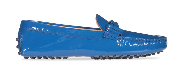 Zapato de charol azul de la colección 'Gommino' de Tod's para verano 2017