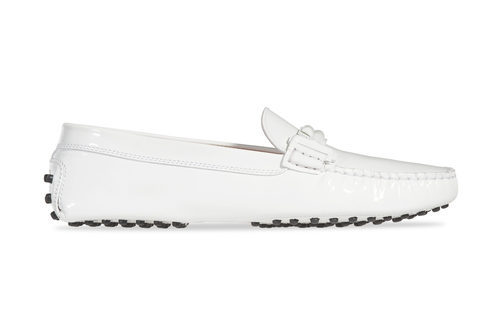 Zapato de charol blanco de la colección 'Gommino' de Tod's para verano 2017