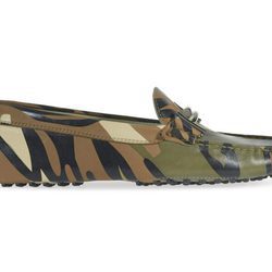 Zapato de print militar de la colección 'Gommino' de Tod's para verano 2017
