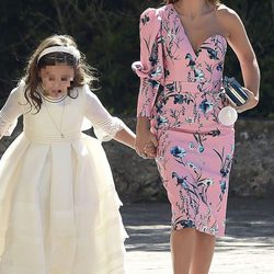 Paula Echevaría con un vestido floral de Dolores Promesas