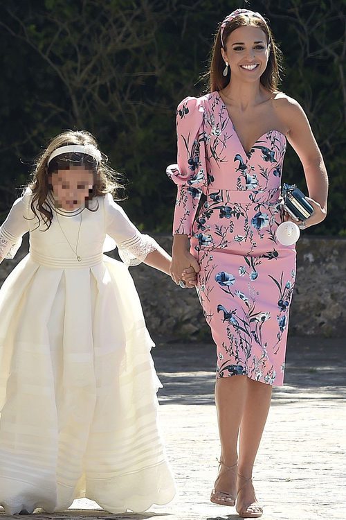 Paula Echevaría con un vestido floral de Dolores Promesas