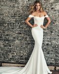 Nina Agdal posando con vestido de sirena para la colección Atelier Pronovias 2018