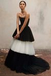 Vestido de tul blanco y negro de la Colección Resort 2018 de Carolina Herrera