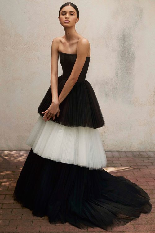 Vestido de tul blanco y negro de la Colección Resort 2018 de Carolina Herrera