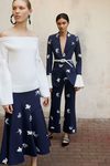 Conjuntos de flores con mangas abullonadas de la Colección Resort 2018 de Carolina Herrera