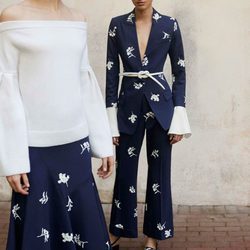 Conjuntos de flores con mangas abullonadas de la Colección Resort 2018 de Carolina Herrera