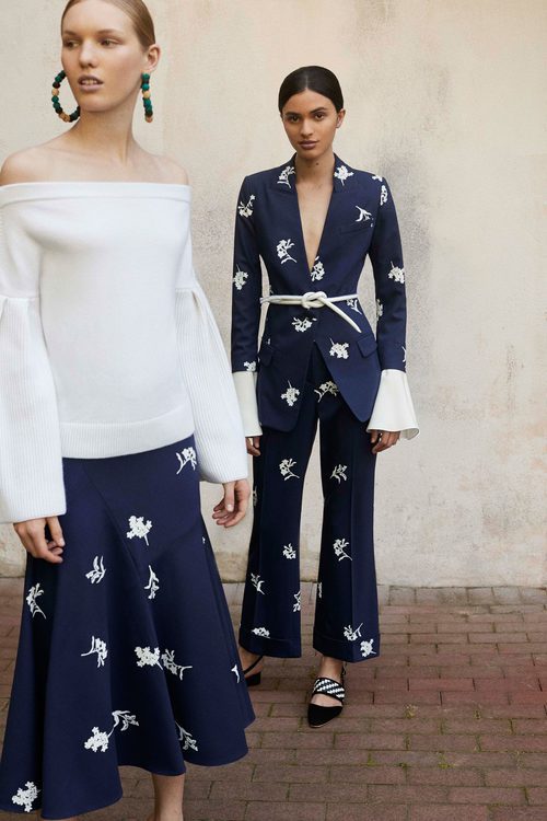 Conjuntos de flores con mangas abullonadas de la Colección Resort 2018 de Carolina Herrera