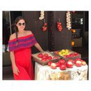 La modelo Malena Costa posa embarazada de su segundo hijo con vestido rojo
