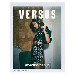 Bella Hadid posando con crop top y falda de tubo para la colección 'ZAYN x VERSUS'