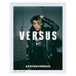 Zayn posando con cazadora de cuero para la coleccion 'ZAYN x VERSUS'