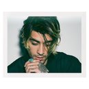Zayn posando para la coleccion 'ZAYN x VERSUS'