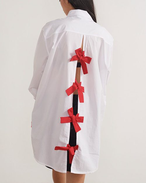 Camisa con lazos en la espalda de la colección de Hello Kitty para Lazy Oaf