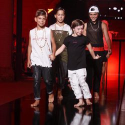 Niños en el desfile de AmorAmargo en la 20 edición de la pasarela 080 de Barcelona