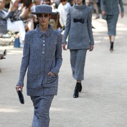 Modelos en la pasarela de Alta Costura de Chanel para otoño/invierno de 2017/2018