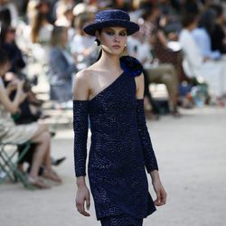 Vestido de lentejuelas de la colección otoño/invierno de Alta Costura de Chanel para 2017/2018