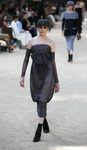 Vestido con pedreria y volantes de la colección otoño/invierno de Alta Costura de Chanel para 2017/2018