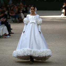 Vestido blanco  de la colección otoño/invierno de Alta Costura de Chanel para 2017/2018