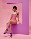 Kylie Jenner con gafas de espejo de su colección 'QUAYXKYLIE' de Quay Australia