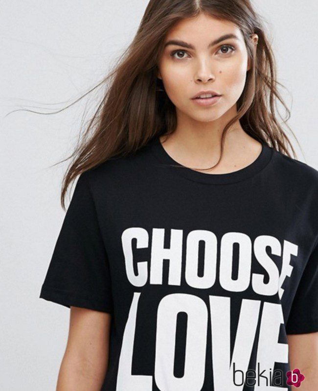 Camiseta solidaria de ASOS en color negro