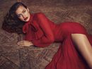 Irina Shayk con vestido rojo de Blumarine para la campaña otoño/invierno 2017/2018