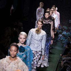 Carrousel de modelos del desfile de Alta Costura de Fendi para otoño/invierno 2017/2018