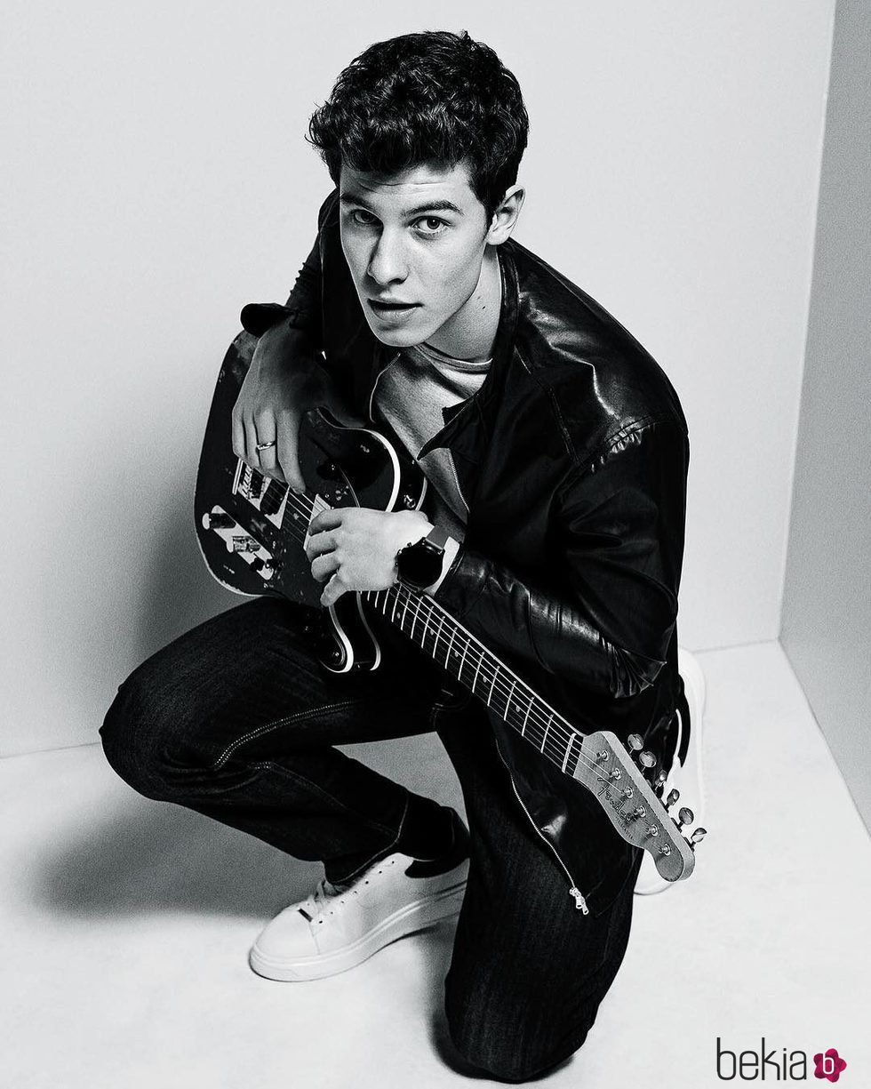 Shawn Mendes en una imagen promocional de los relojes 'Emporio Armani Connected' de Armani