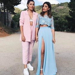 Dulceida y su mujer Alba en la boda de Risto Mejide y Laura Escanes